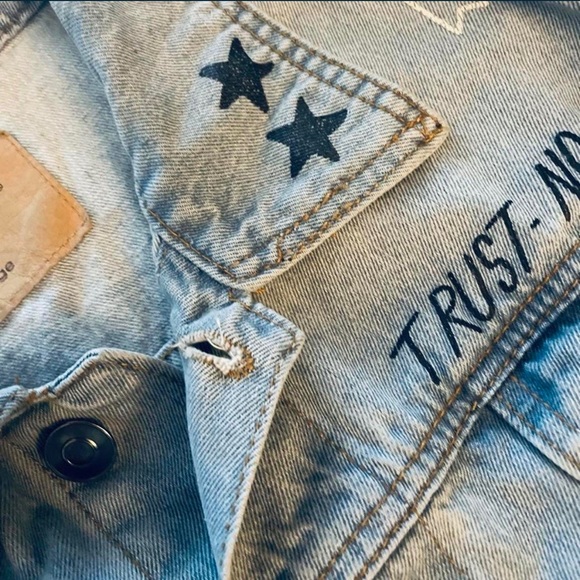 CARBON ‘LIFESTYLE ART’ DENIM JACKET - Picture 2 of 4